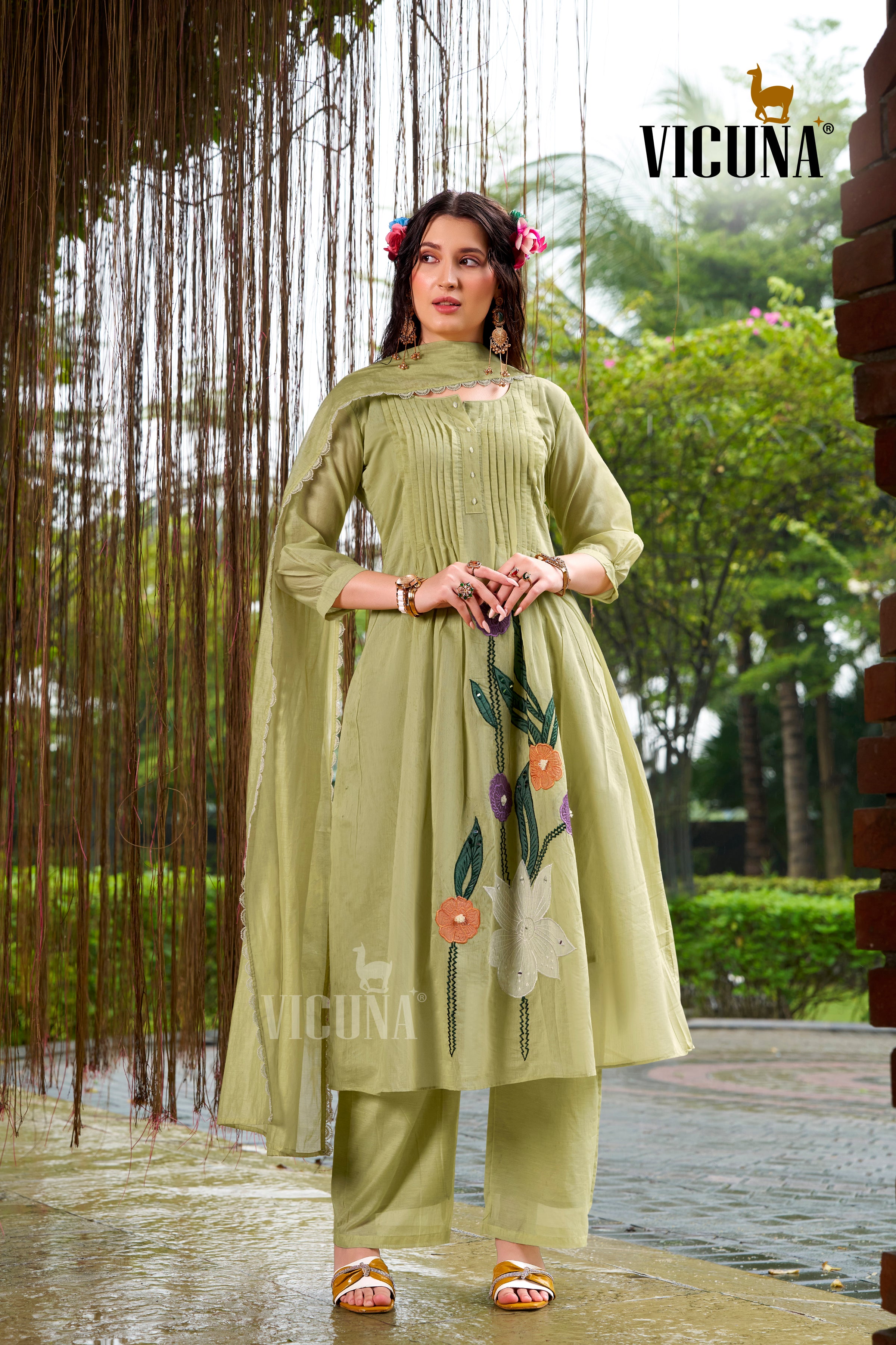 Pista Mal Chanderi Handcrafted Suit Set