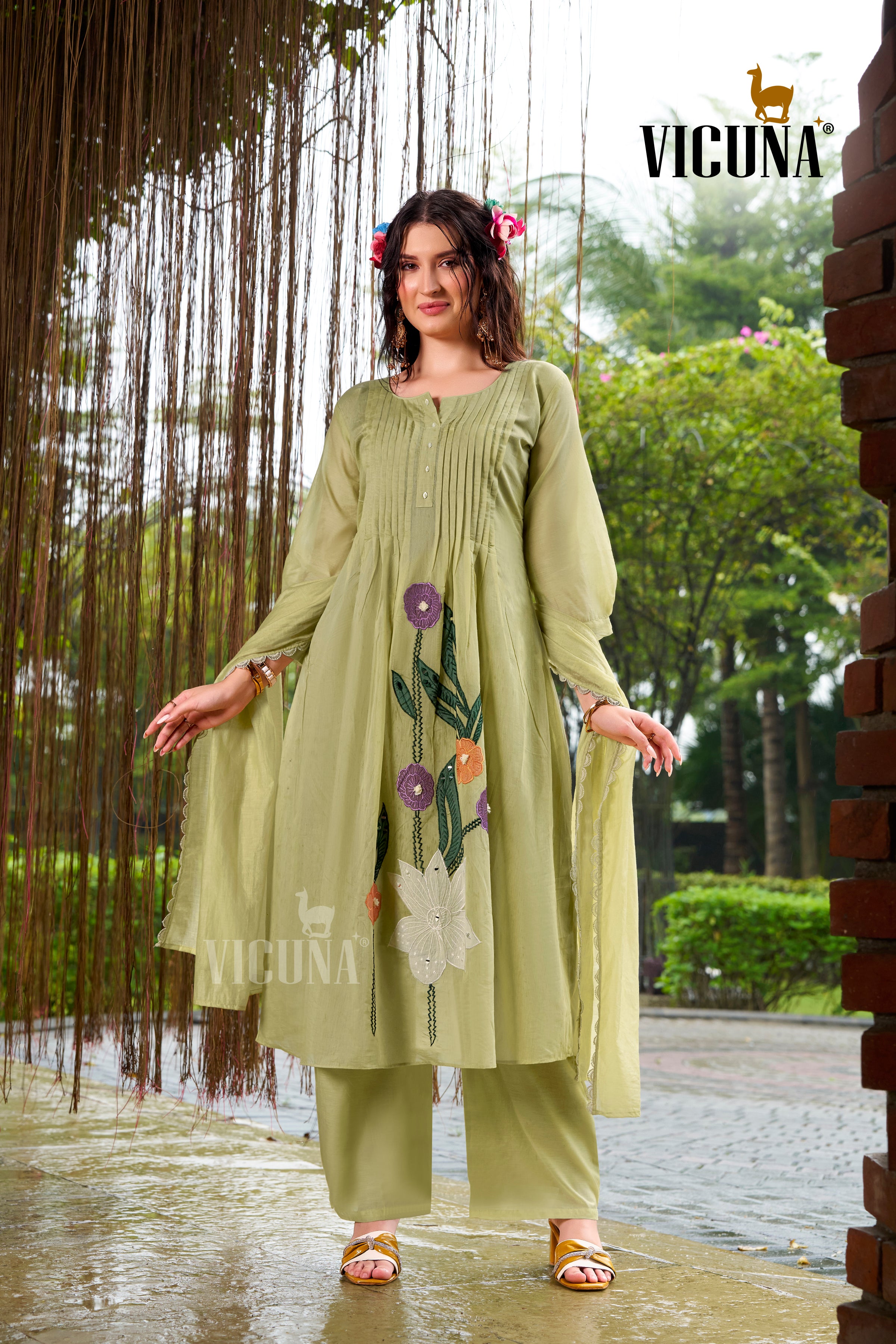 Pista Mal Chanderi Handcrafted Suit Set